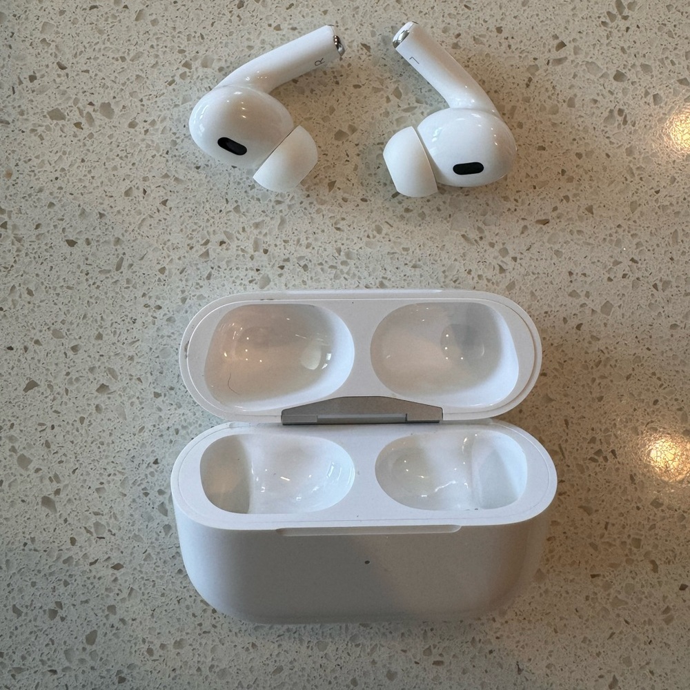 Apple Air Pods Gen 2 - mint condition!